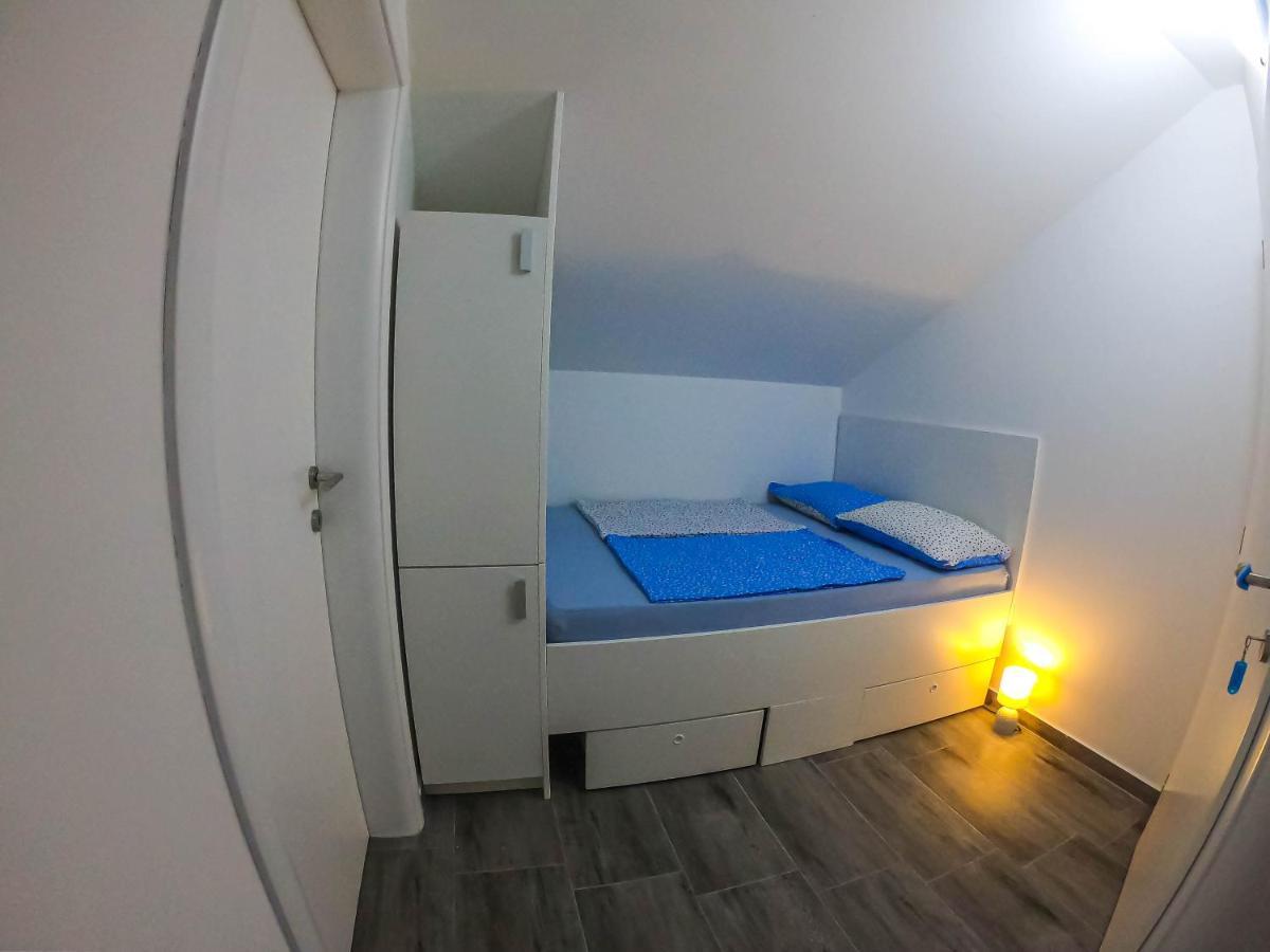 Afrodita Hotel Gornji Karin Kültér fotó